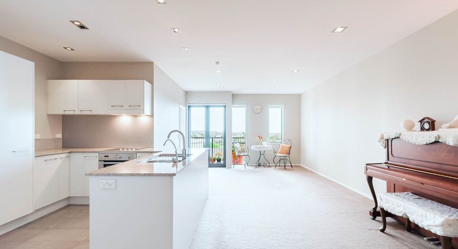  at B305/525 East Coast Road, Pinehill, North Shore City, Auckland