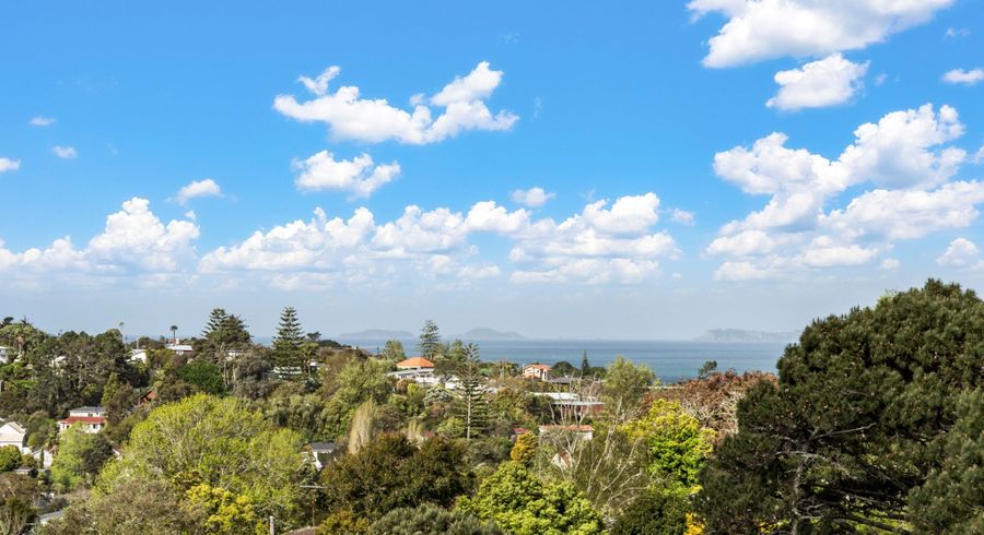  at 3 Woodridge Avenue, Northcross, Auckland