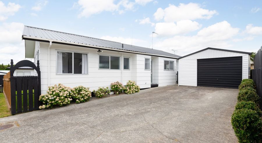  at 8B Huia Avenue, Forest Lake, Hamilton