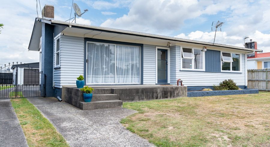  at 37 Yvonne Street, Melville, Hamilton