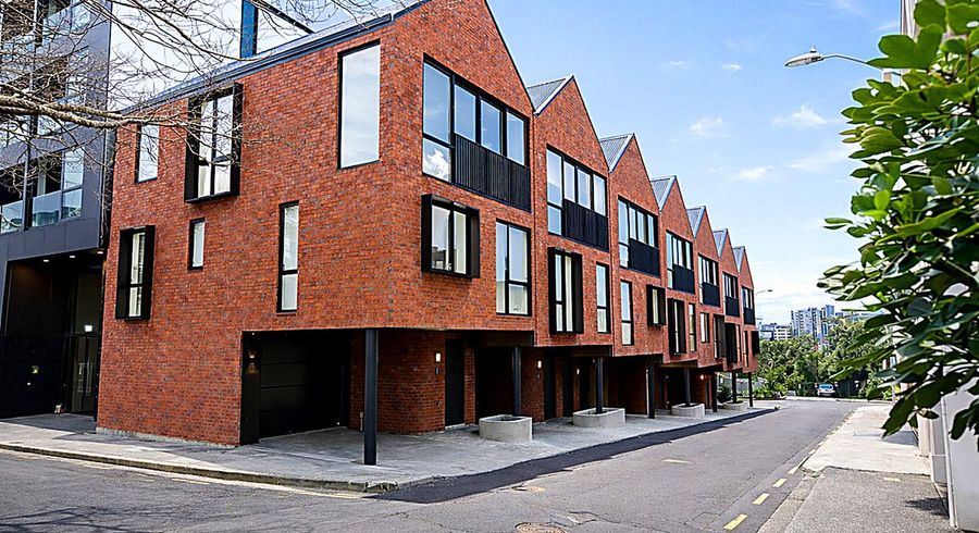  at 2/4 Madeira Lane, Grafton, Auckland City, Auckland