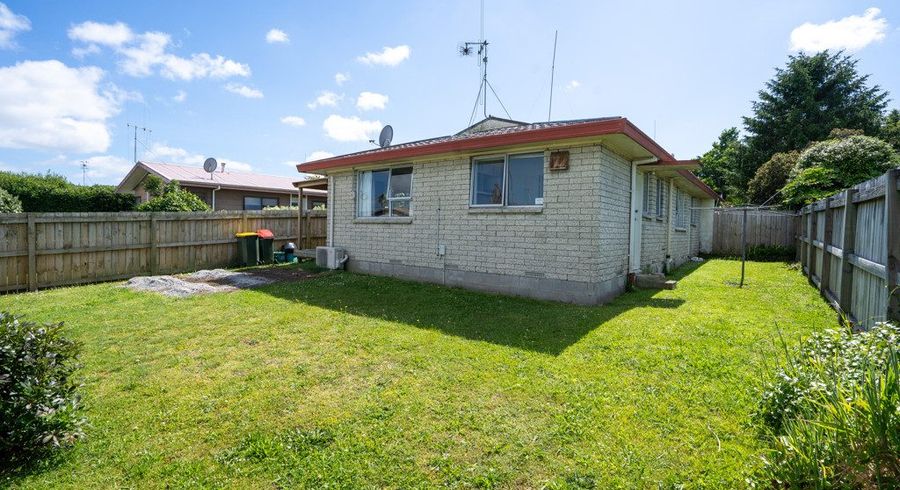  at 8A Leslie Place, Deanwell, Hamilton