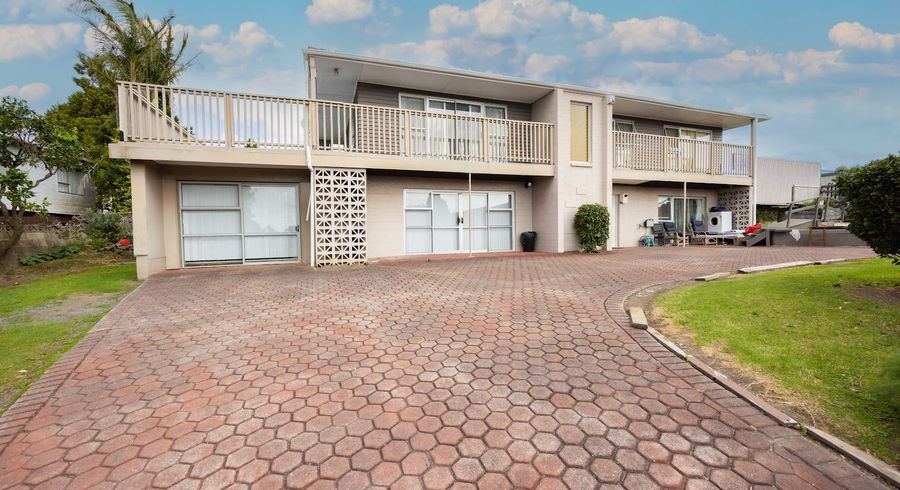  at 2 Chelsea View Drive, Chatswood, Auckland