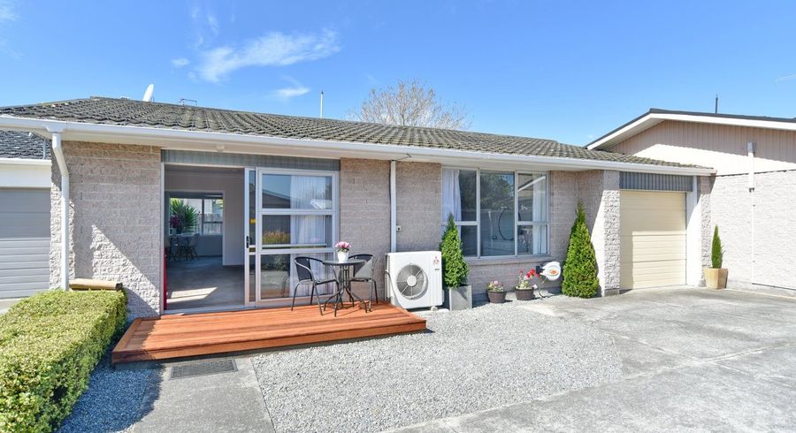  at 2/11 Tuckers Road, Redwood, Christchurch