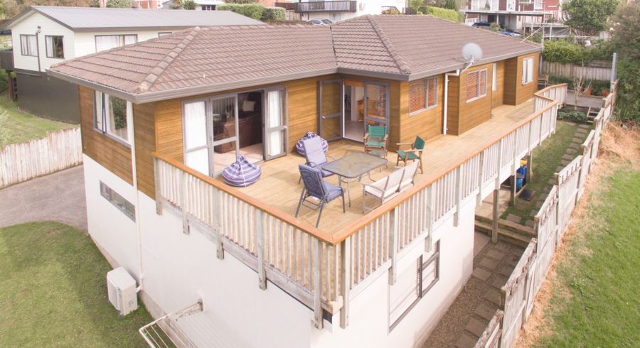  at 2/310 Wairau Rd, Glenfield, North Shore City, Auckland