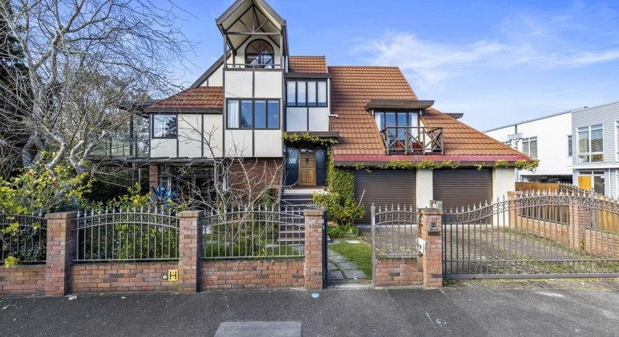  at 24 Dawson Street, Hamilton East, Hamilton