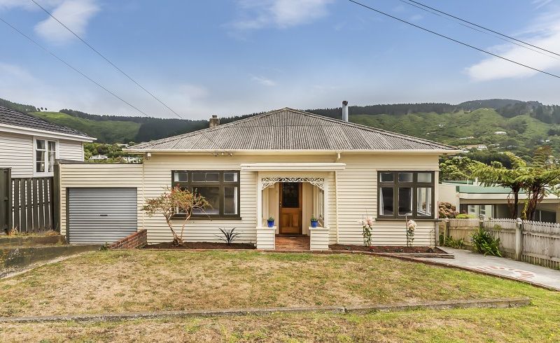  at 3 Te Reinga View, Tawa, Wellington