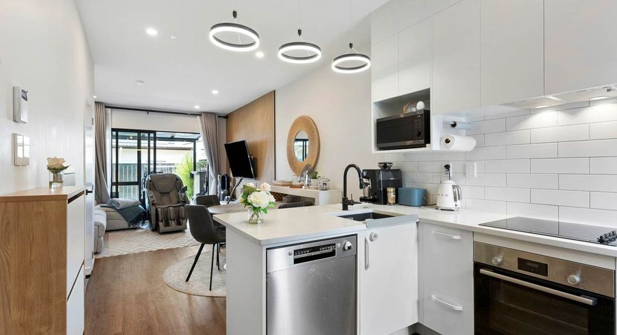  at 33 Kiato Lane, Flat Bush, Manukau City, Auckland