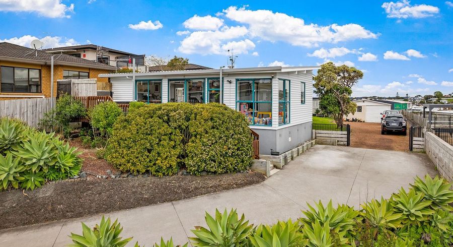  at 3 Delshaw Avenue, Stanmore Bay, Whangaparaoa