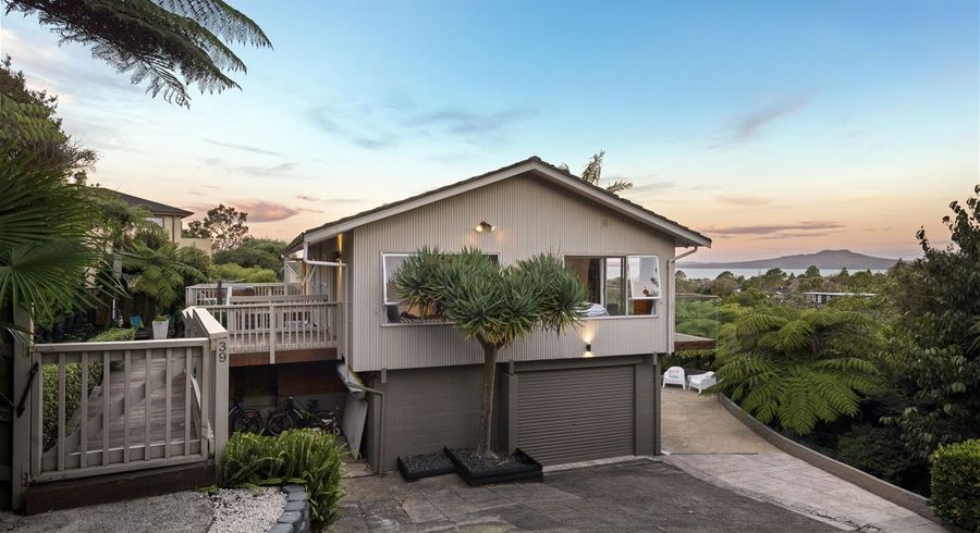  at 39 Aberdeen Road, Castor Bay, Auckland