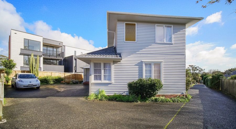  at 32 Essex Street, Te Atatu South, Waitakere City, Auckland