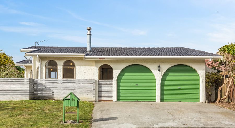  at 19 Discovery Drive, Whitby, Porirua