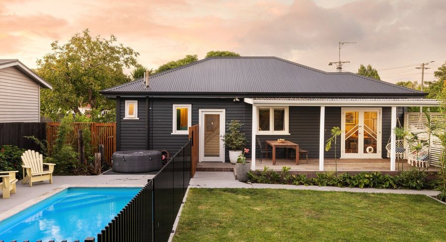  at 8 Naylor Street, Hamilton East, Hamilton