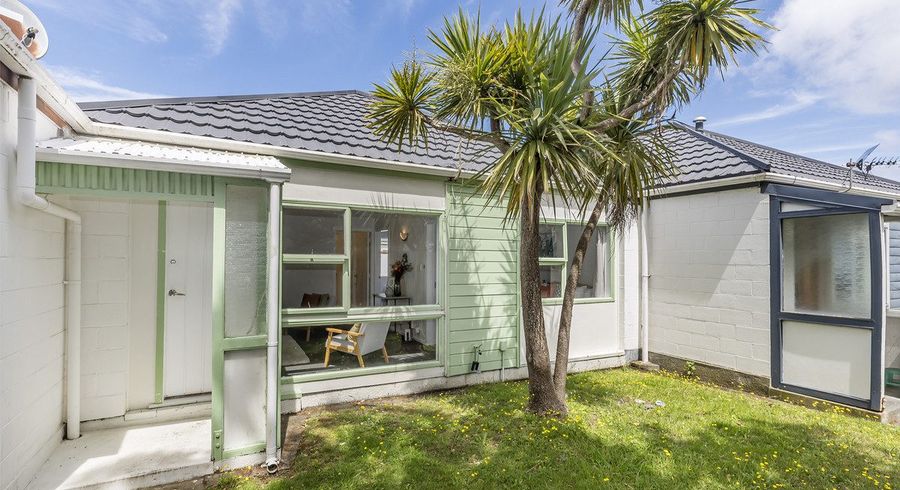  at 2/102 Endeavour Street, Lyall Bay, Wellington