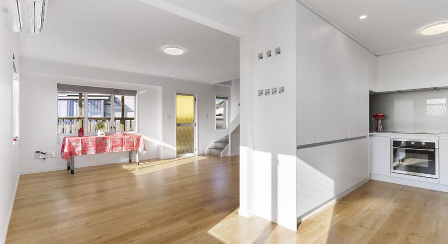  at 2/13 Greenstone Place, Clover Park, Manukau City, Auckland