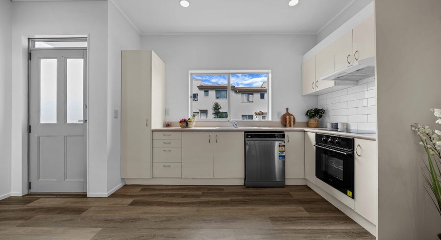  at 6 Vitex Lane, Henderson, Waitakere City, Auckland