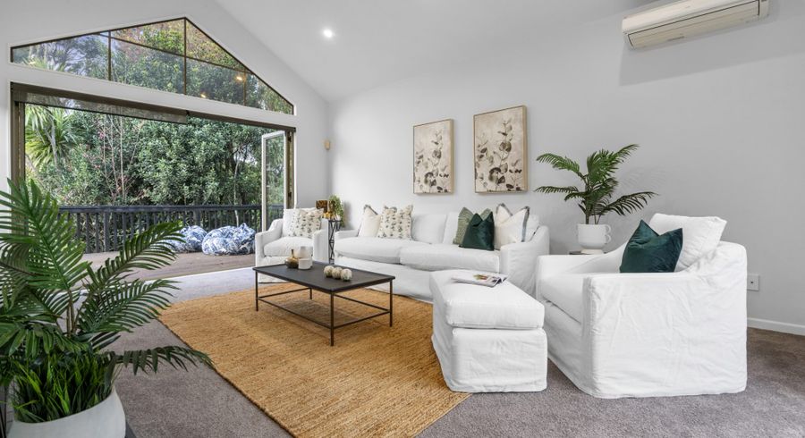  at 53 Staincross Street, Green Bay, Auckland