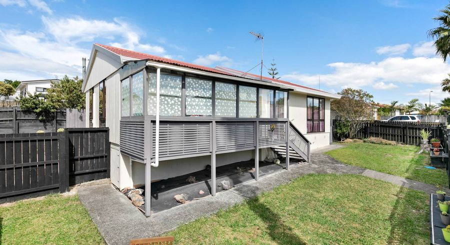  at 1/32 Caribbean Drive, Unsworth Heights, Auckland