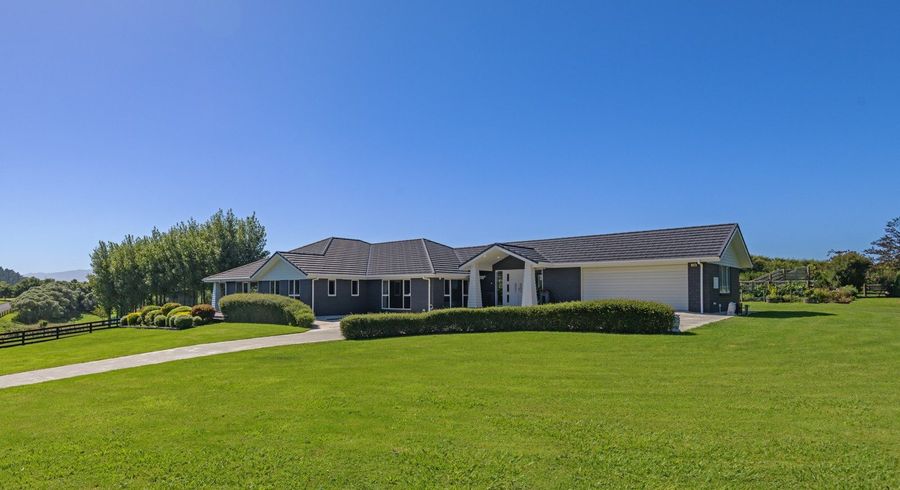  at 2 Tutakarae Road, Kelvin Grove, Palmerston North, Manawatu / Whanganui