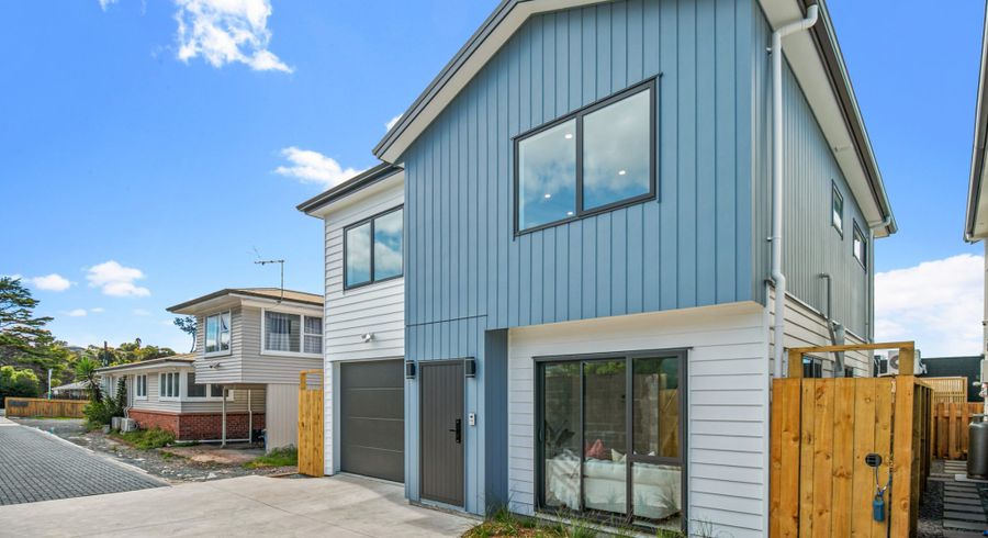  at 72D Godley Road, Green Bay, Waitakere City, Auckland