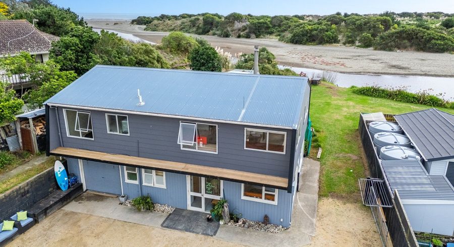  at 21 Manga-Pirau Street, Waikawa Beach, Horowhenua, Manawatu / Whanganui