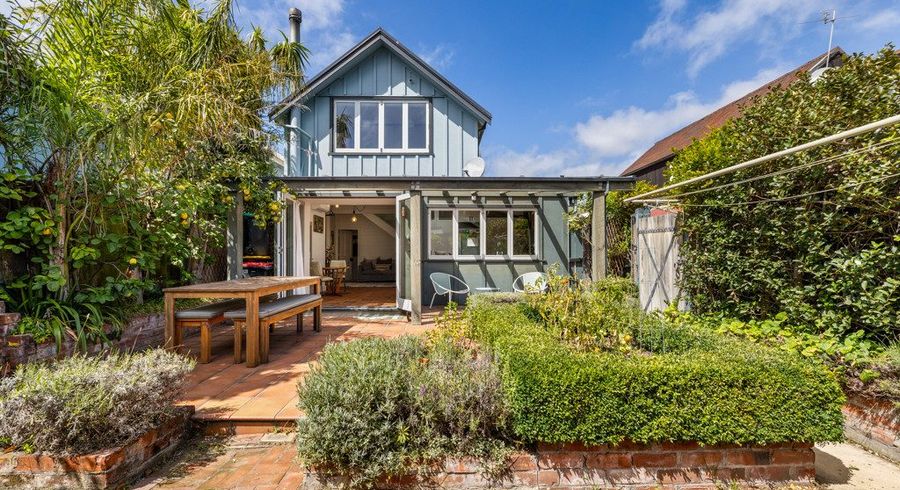  at 4 Stoke Street, Sumner, Christchurch City, Canterbury