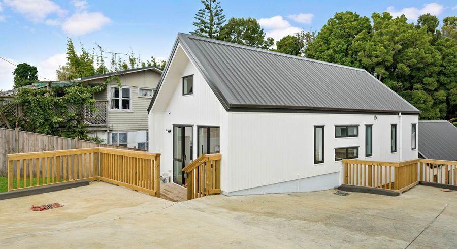  at 122B Lancaster Road, Beach Haven, Auckland