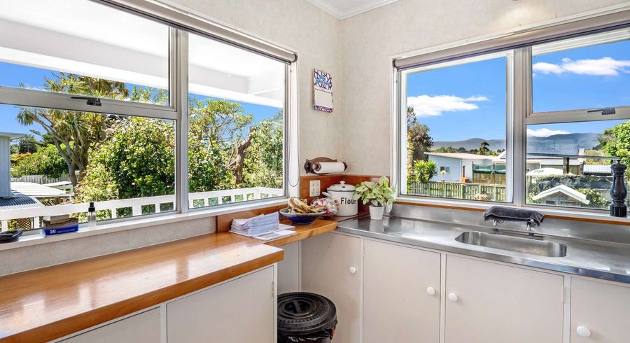  at 14 Manga-Pirau Street, Waikawa Beach, Horowhenua, Manawatu / Whanganui