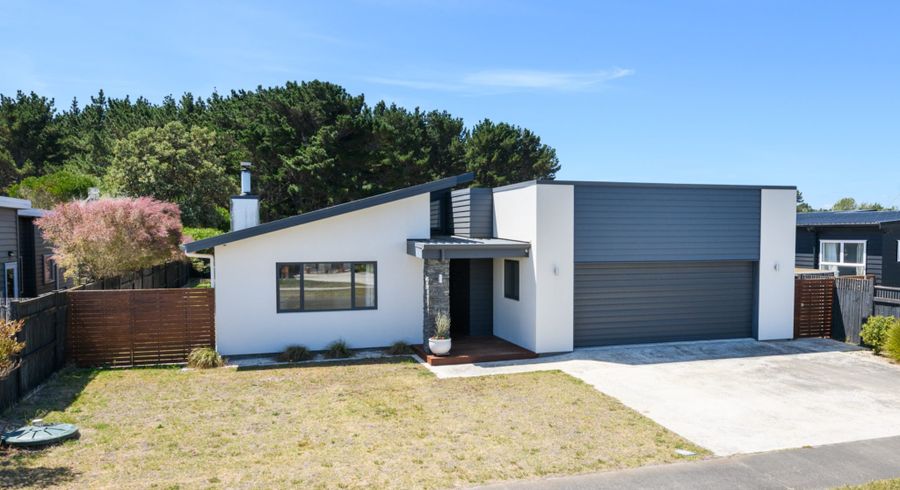  at 28 Sandown Avenue, Himatangi Beach