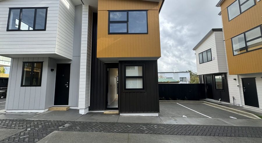  at 4/28 Lavelle Road, Henderson, Waitakere City, Auckland