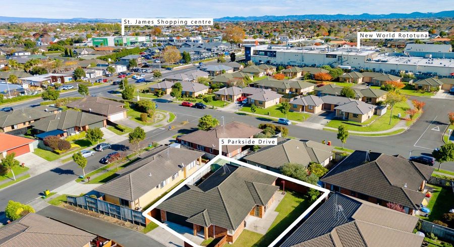  at 5 Parkside Drive, Huntington, Hamilton