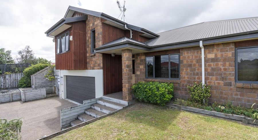  at 2 Thomson Avenue, Dinsdale, Hamilton