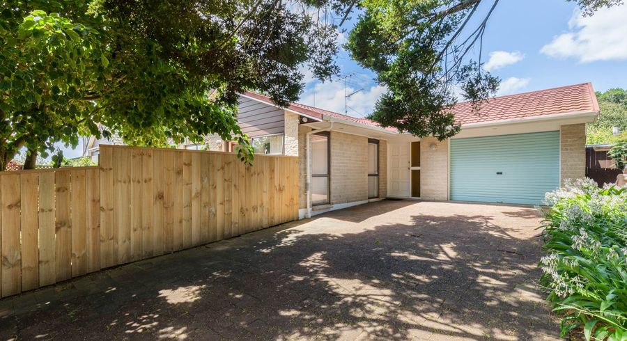  at 2/32 Shakespeare Road, Milford, Auckland