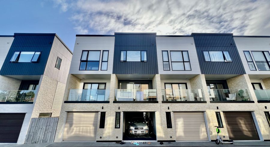  at 12 Fantail Place, Avondale, Auckland