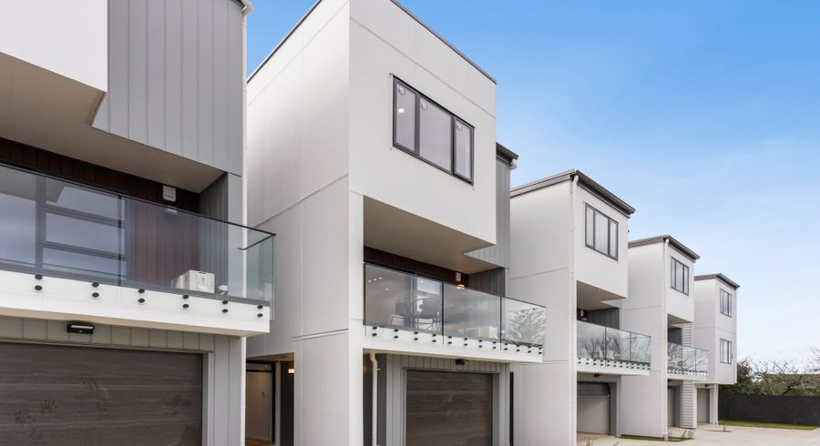  at 789D East Coast Road, Northcross, North Shore City, Auckland