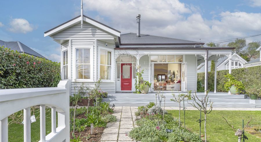  at 7 Queen Street, Northcote Point, North Shore City, Auckland