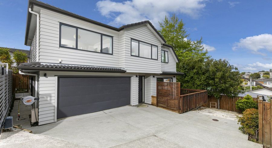  at 8B Dallinghoe Crescent, Milford, Auckland