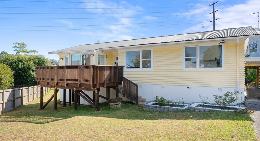  at 62 Totaravale Drive, Totara Vale, North Shore City, Auckland