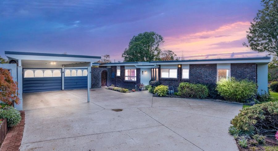  at 94 Glenmore Road, Sunnyhills, Auckland