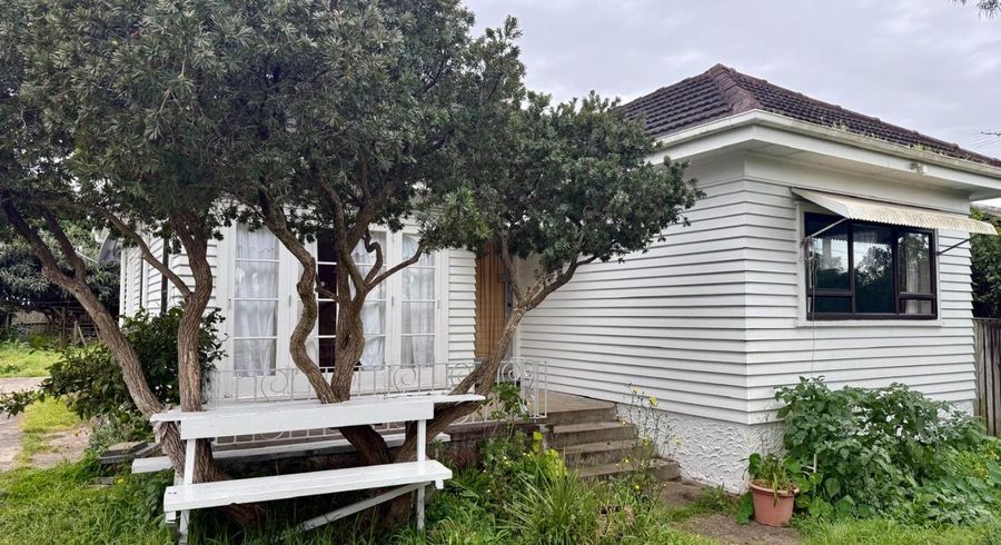  at 5 Thomas Road, Mangere, Auckland