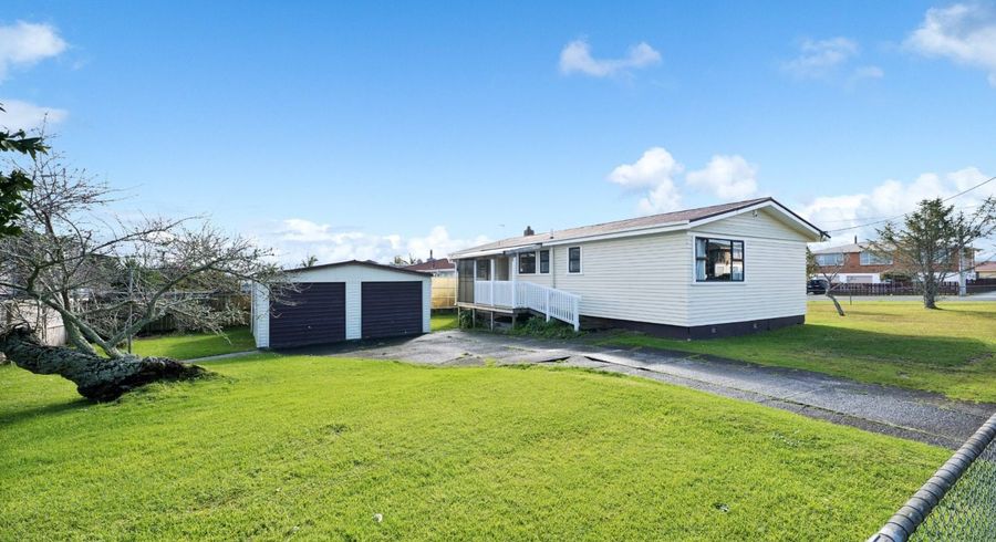  at 86 Flanshaw Road, Te Atatu South, Waitakere City, Auckland