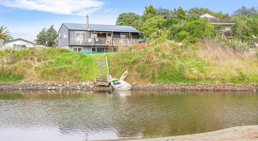  at 21 Manga-Pirau Street, Waikawa Beach, Horowhenua, Manawatu / Whanganui