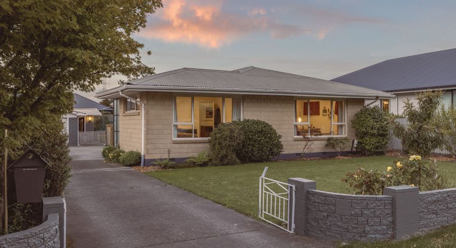 at 6 Laing Crescent, Heathcote, Christchurch City, Canterbury