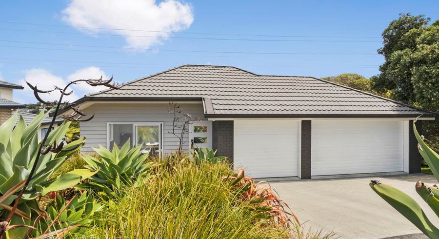  at 21 Highgrove Lane, Totara Vale, Auckland