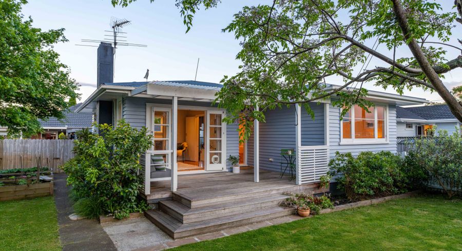  at 26 Kawiti Avenue, Point England, Auckland