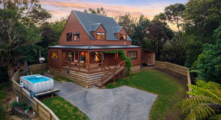  at 5 Laingholm Drive, Laingholm, Waitakere City, Auckland