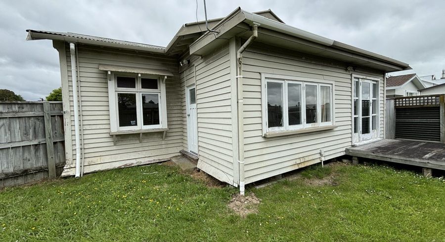  at 100 Ferguson Street, West End, Palmerston North, Manawatu / Whanganui