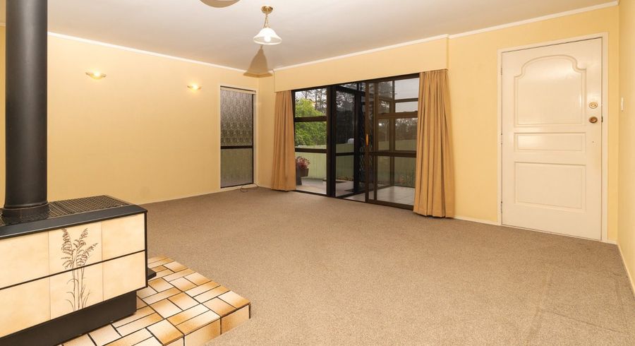  at 2/4 Bishop St, Green Bay, Waitakere City, Auckland
