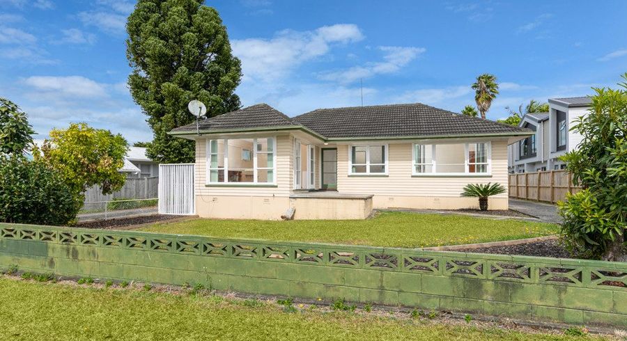 at 12 Montmere Avenue, Te Atatu Peninsula, Waitakere City, Auckland