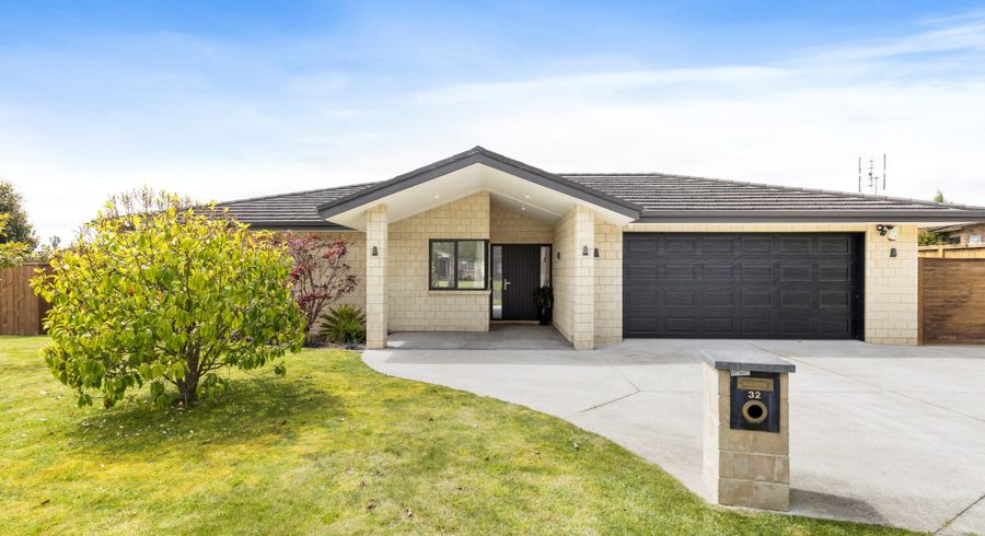  at 32 Parkhaven Drive, Rosehill, Papakura